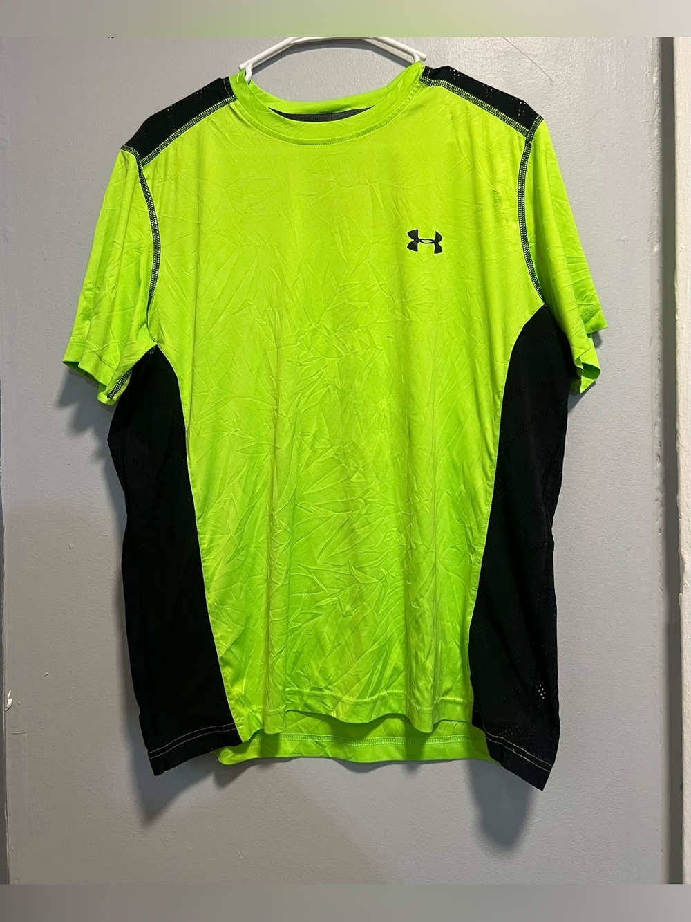 Under Armour Men’s Neon Green and Black Short-Sleeve Performance Tee